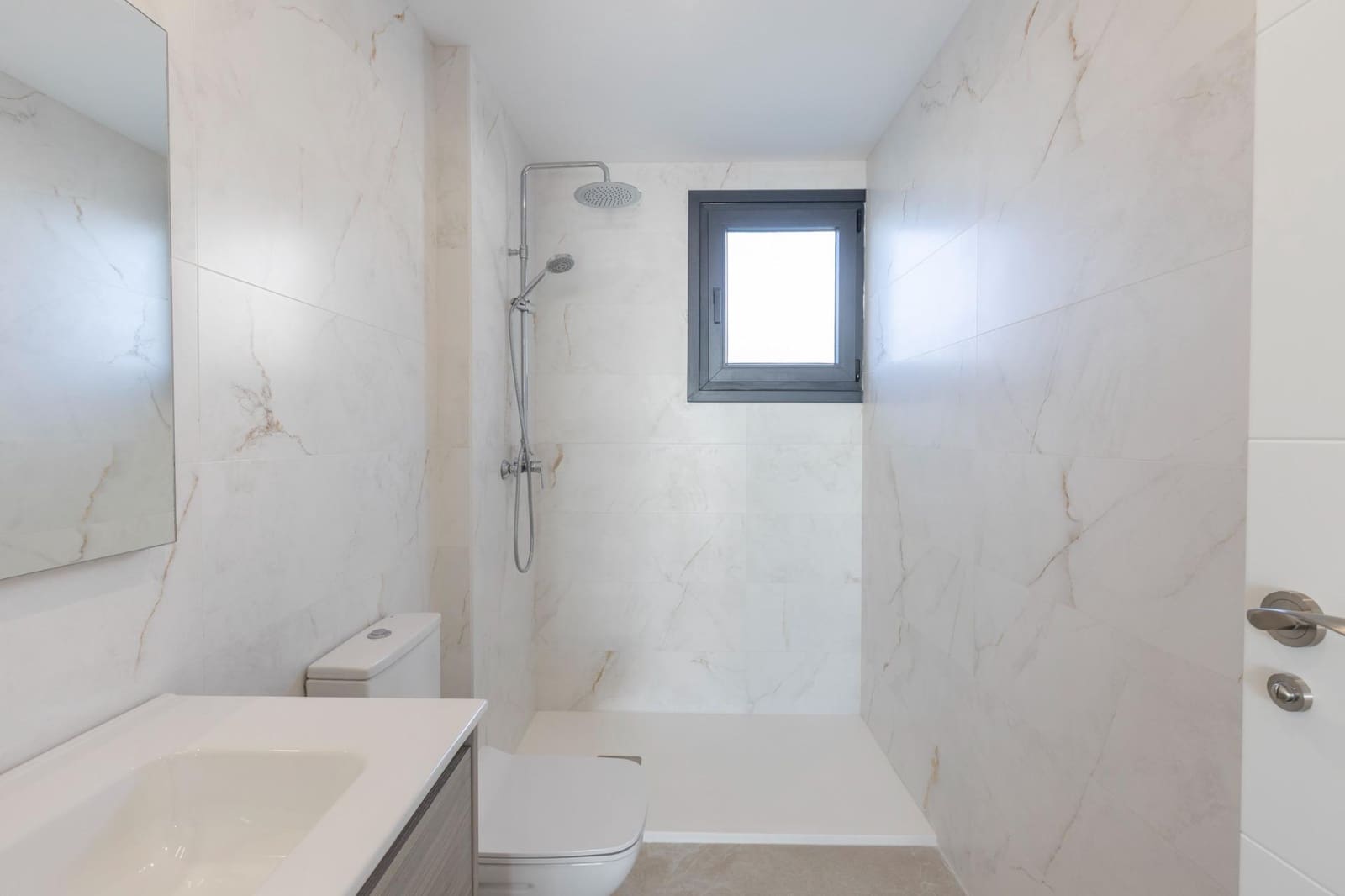 4 sovrum Villa till salu i La Zubia med pool garage - 395 000 € (Ref: 9748202)