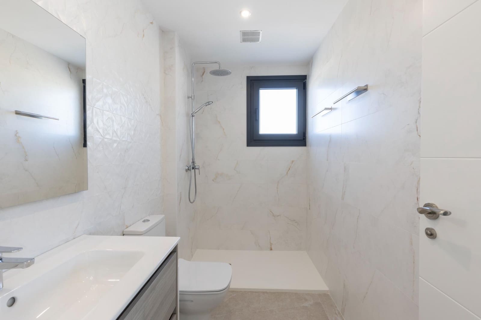 4 sovrum Villa till salu i La Zubia med pool garage - 395 000 € (Ref: 9748202)