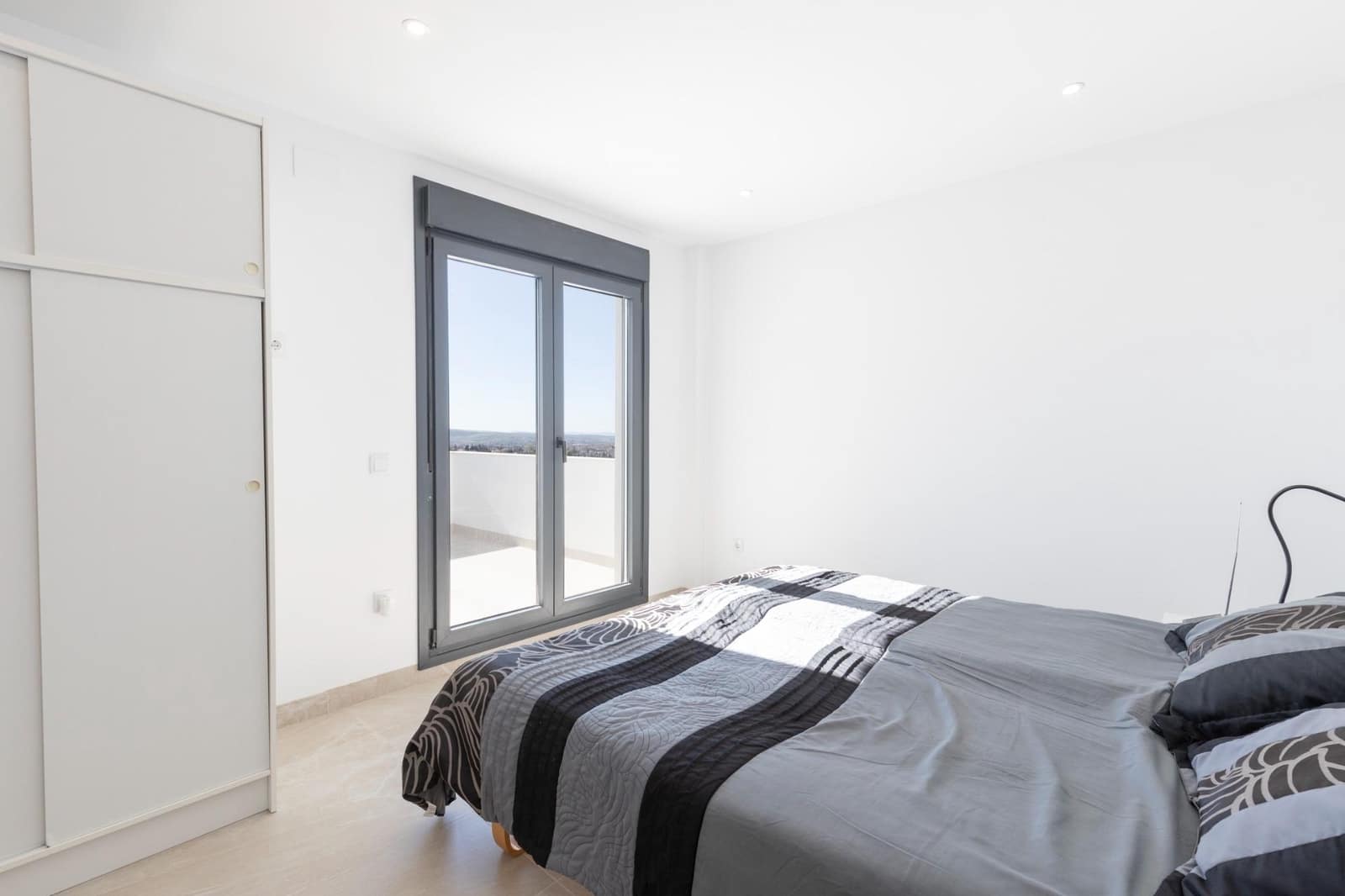 4 sovrum Villa till salu i La Zubia med pool garage - 395 000 € (Ref: 9748202)