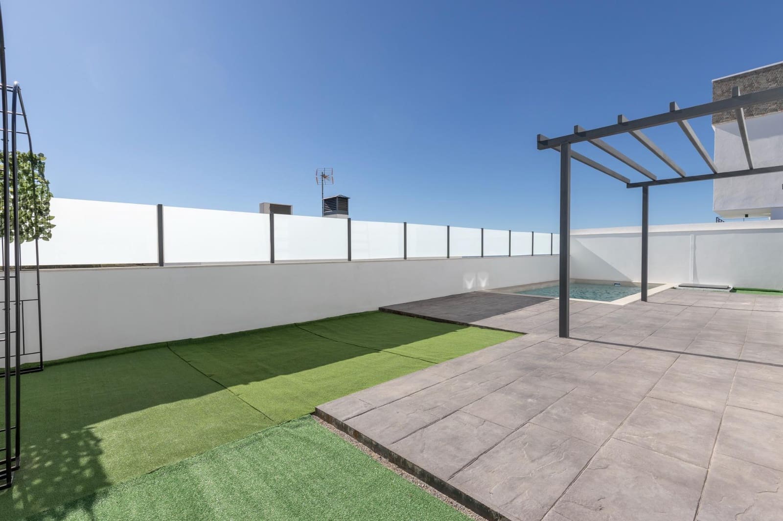 4 sovrum Villa till salu i La Zubia med pool garage - 395 000 € (Ref: 9748202)