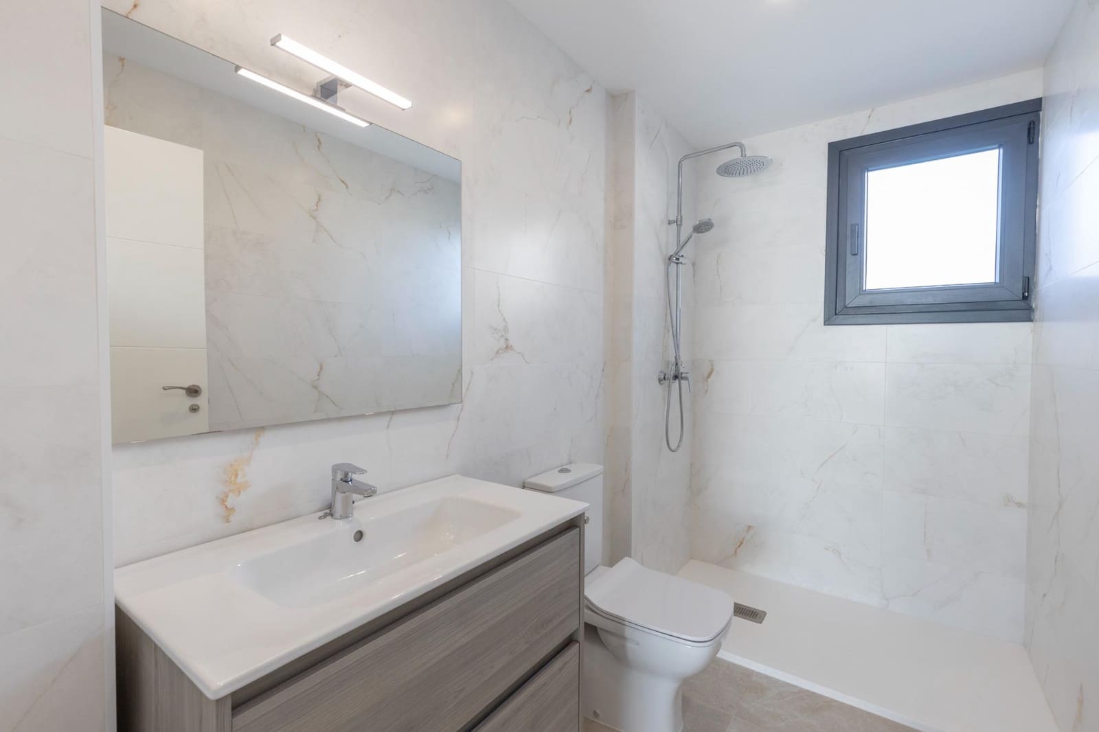 4 sovrum Villa till salu i La Zubia med pool garage - 395 000 € (Ref: 9748202)