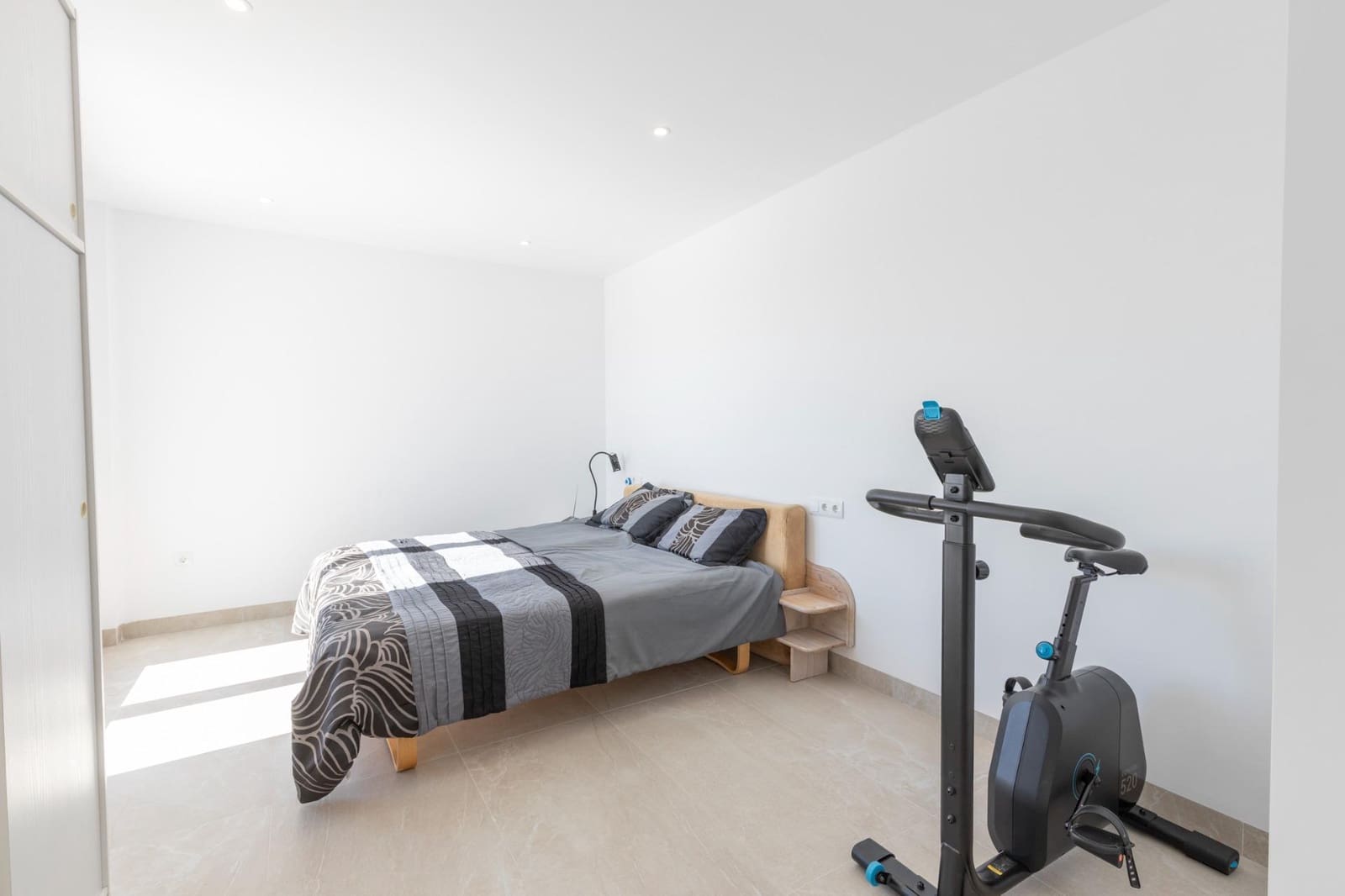 4 sovrum Villa till salu i La Zubia med pool garage - 395 000 € (Ref: 9748202)