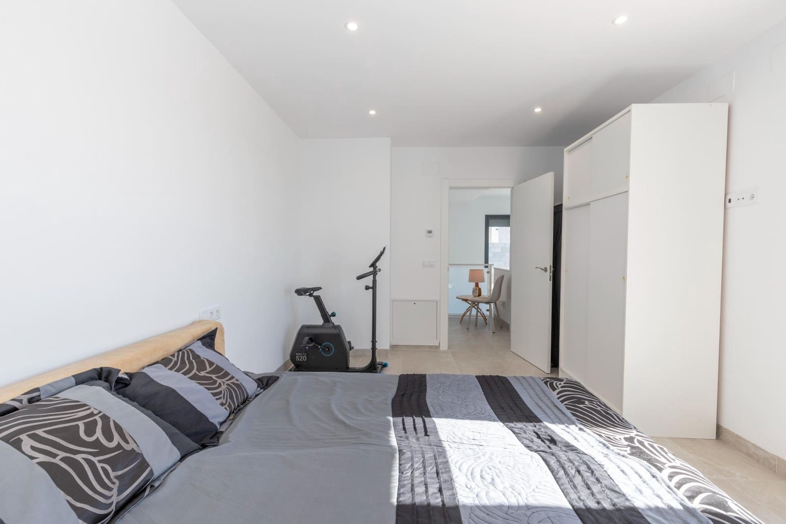 4 sovrum Villa till salu i La Zubia med pool garage - 395 000 € (Ref: 9748202)