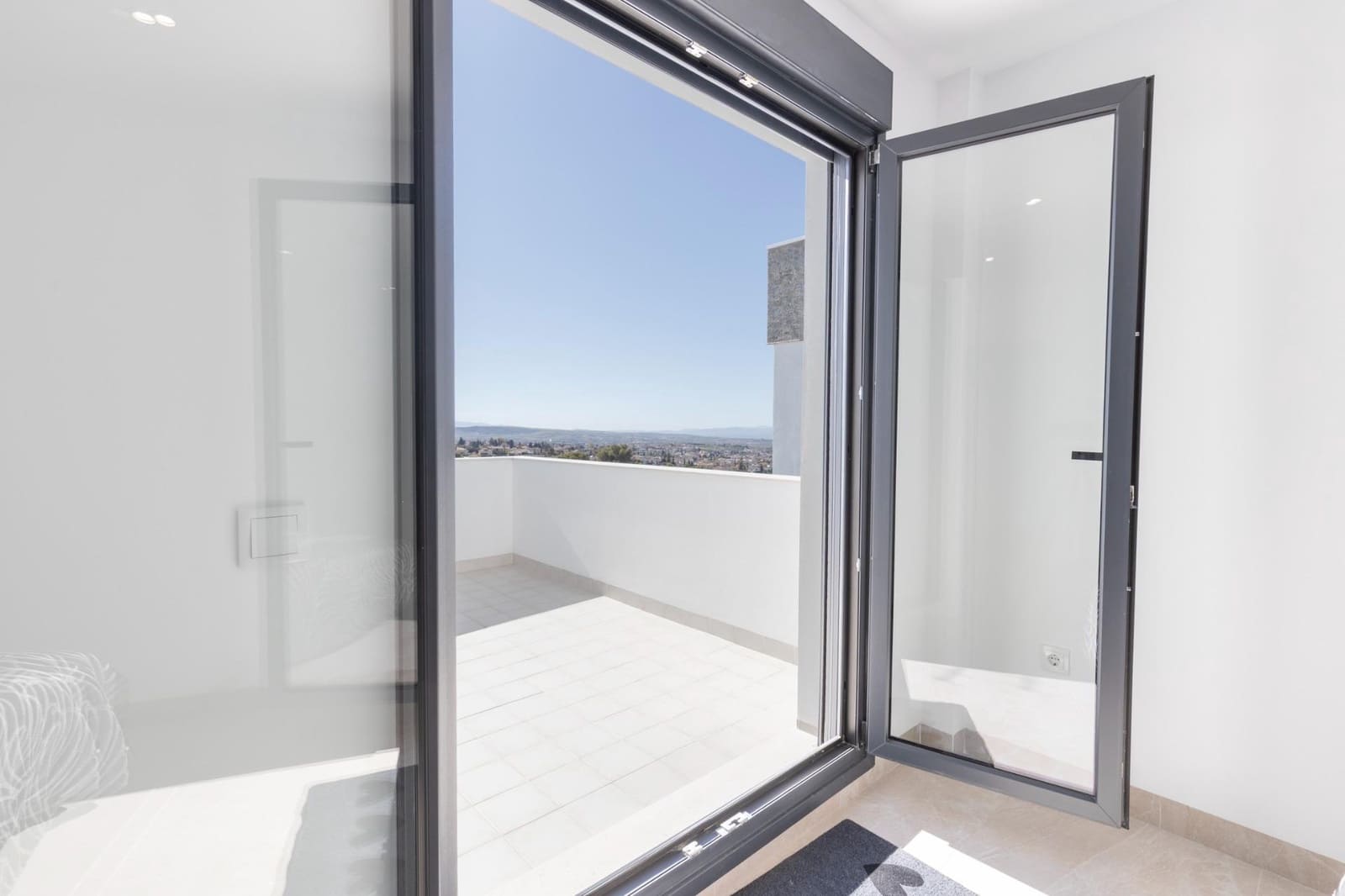 4 sovrum Villa till salu i La Zubia med pool garage - 395 000 € (Ref: 9748202)