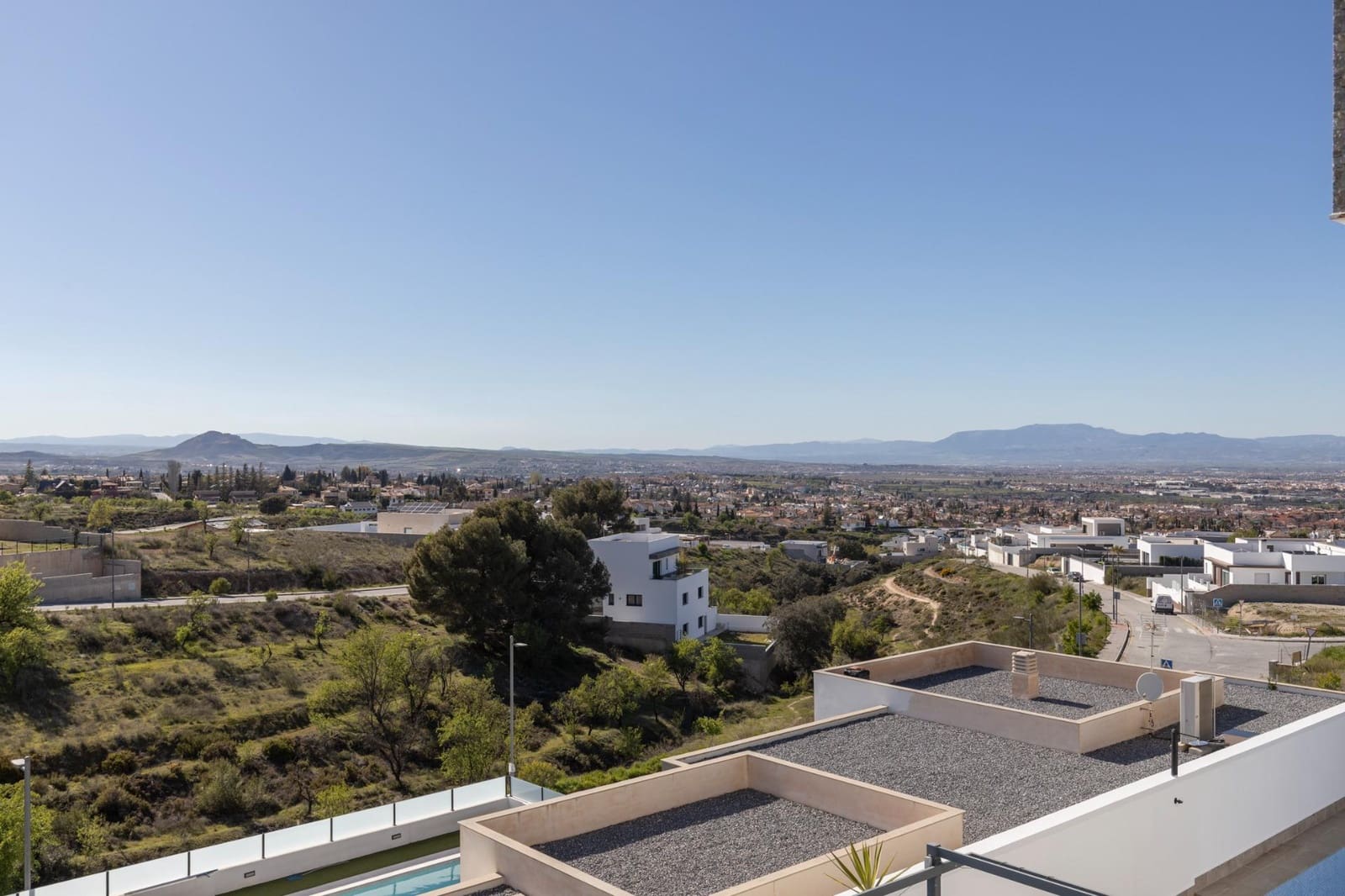 4 sovrum Villa till salu i La Zubia med pool garage - 395 000 € (Ref: 9748202)