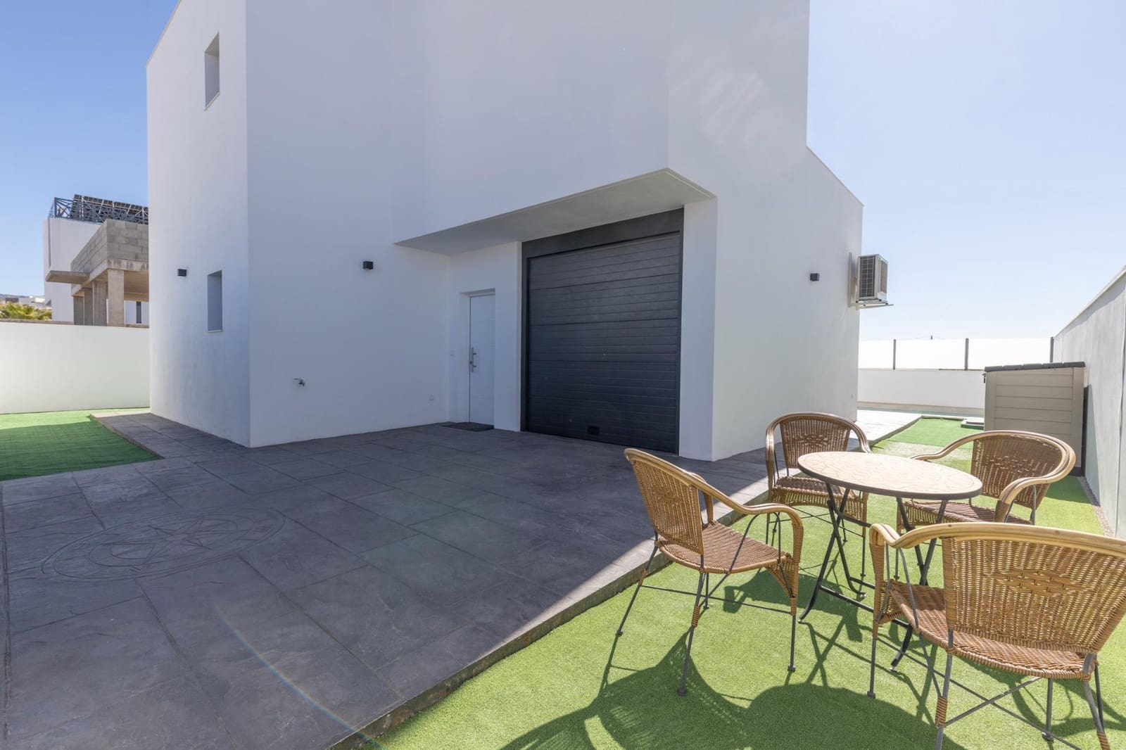 4 sovrum Villa till salu i La Zubia med pool garage - 395 000 € (Ref: 9748202)