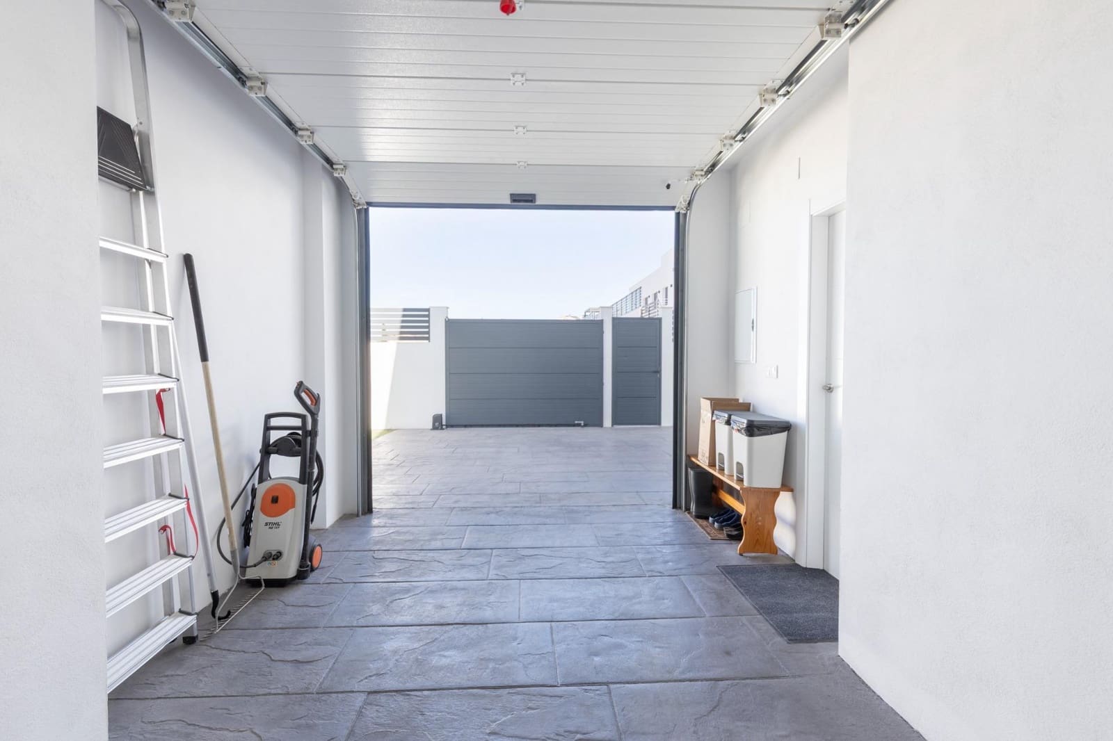 4 sovrum Villa till salu i La Zubia med pool garage - 395 000 € (Ref: 9748202)