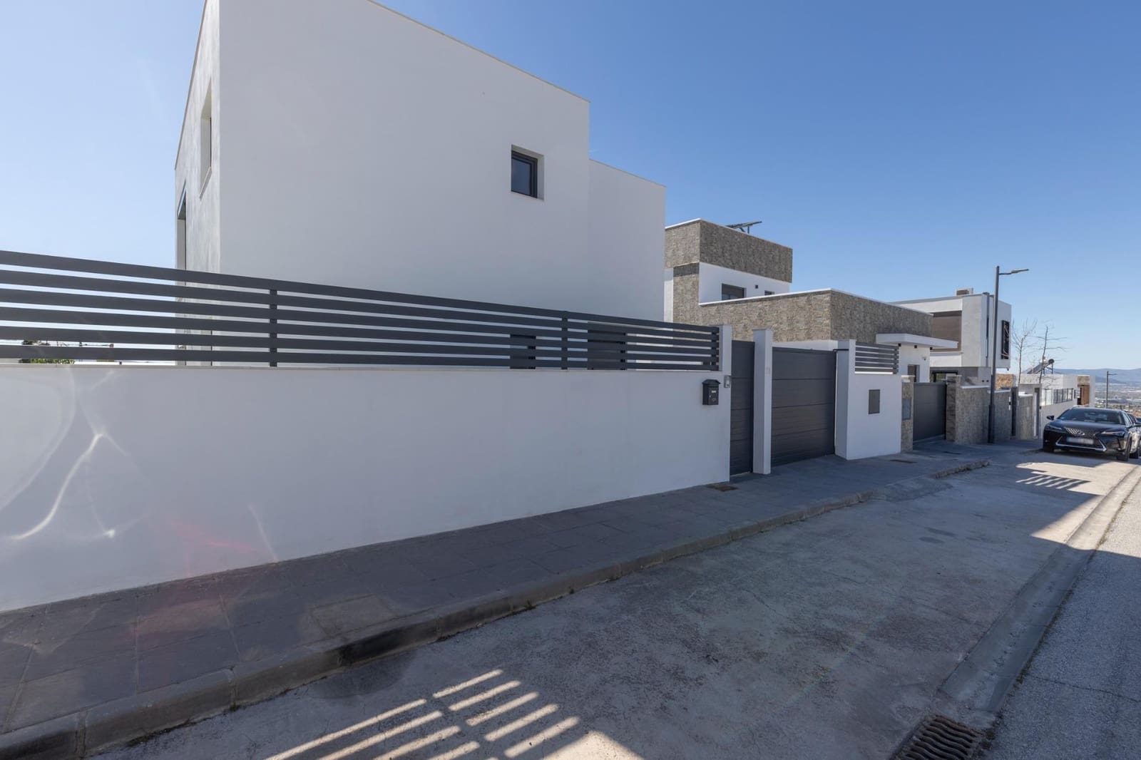 4 sovrum Villa till salu i La Zubia med pool garage - 395 000 € (Ref: 9748202)