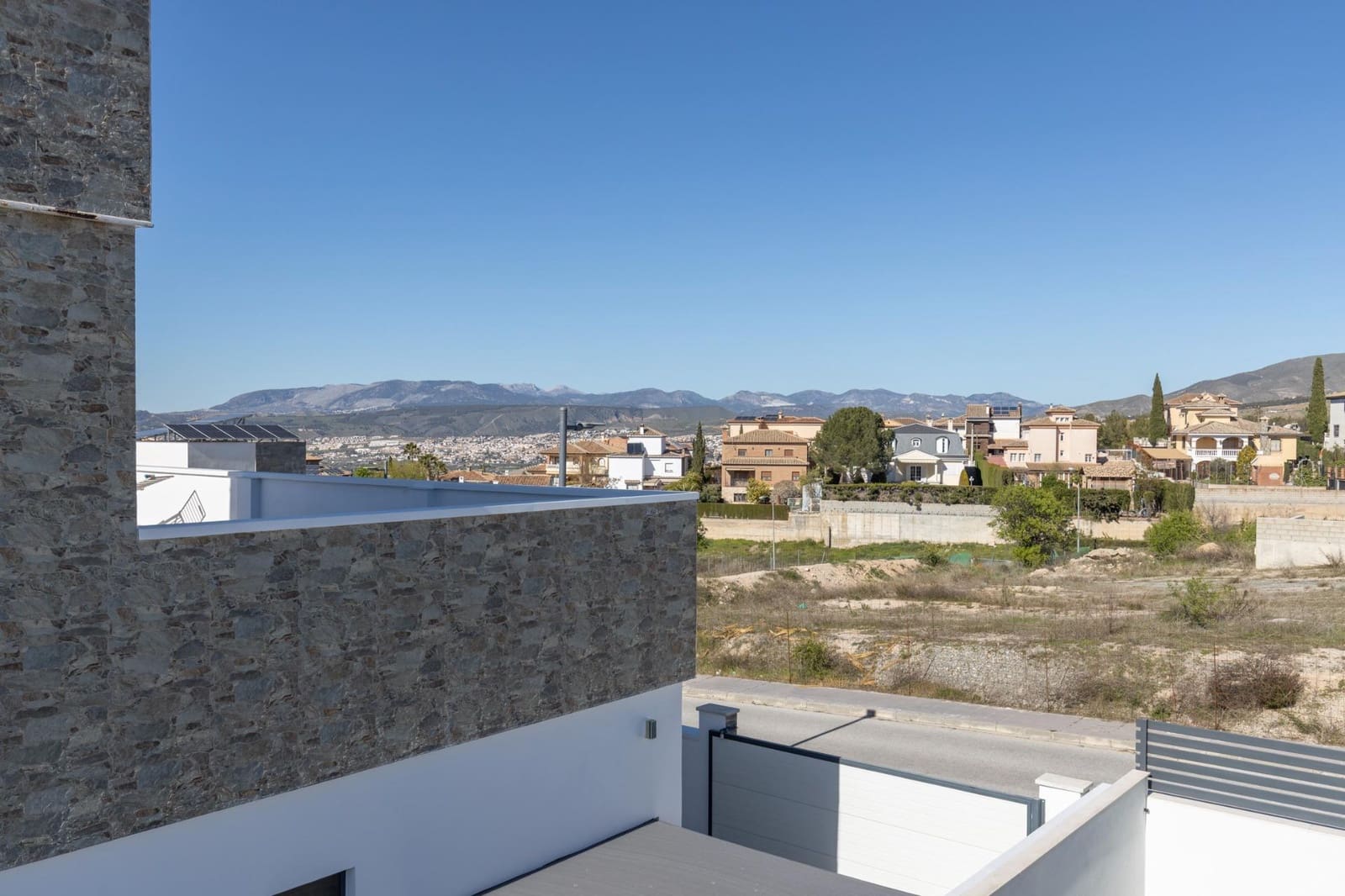 4 sovrum Villa till salu i La Zubia med pool garage - 395 000 € (Ref: 9748202)