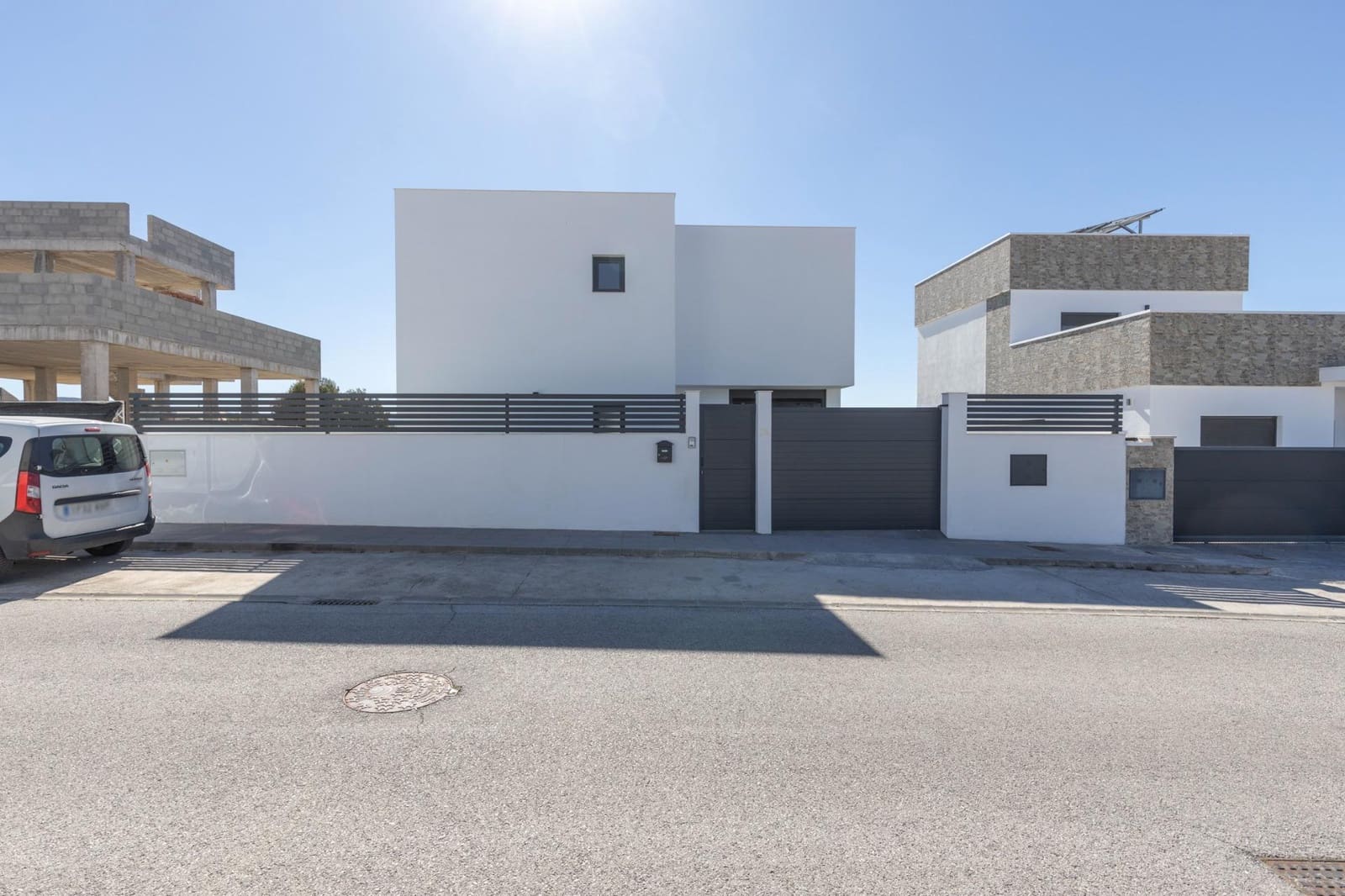 4 sovrum Villa till salu i La Zubia med pool garage - 395 000 € (Ref: 9748202)