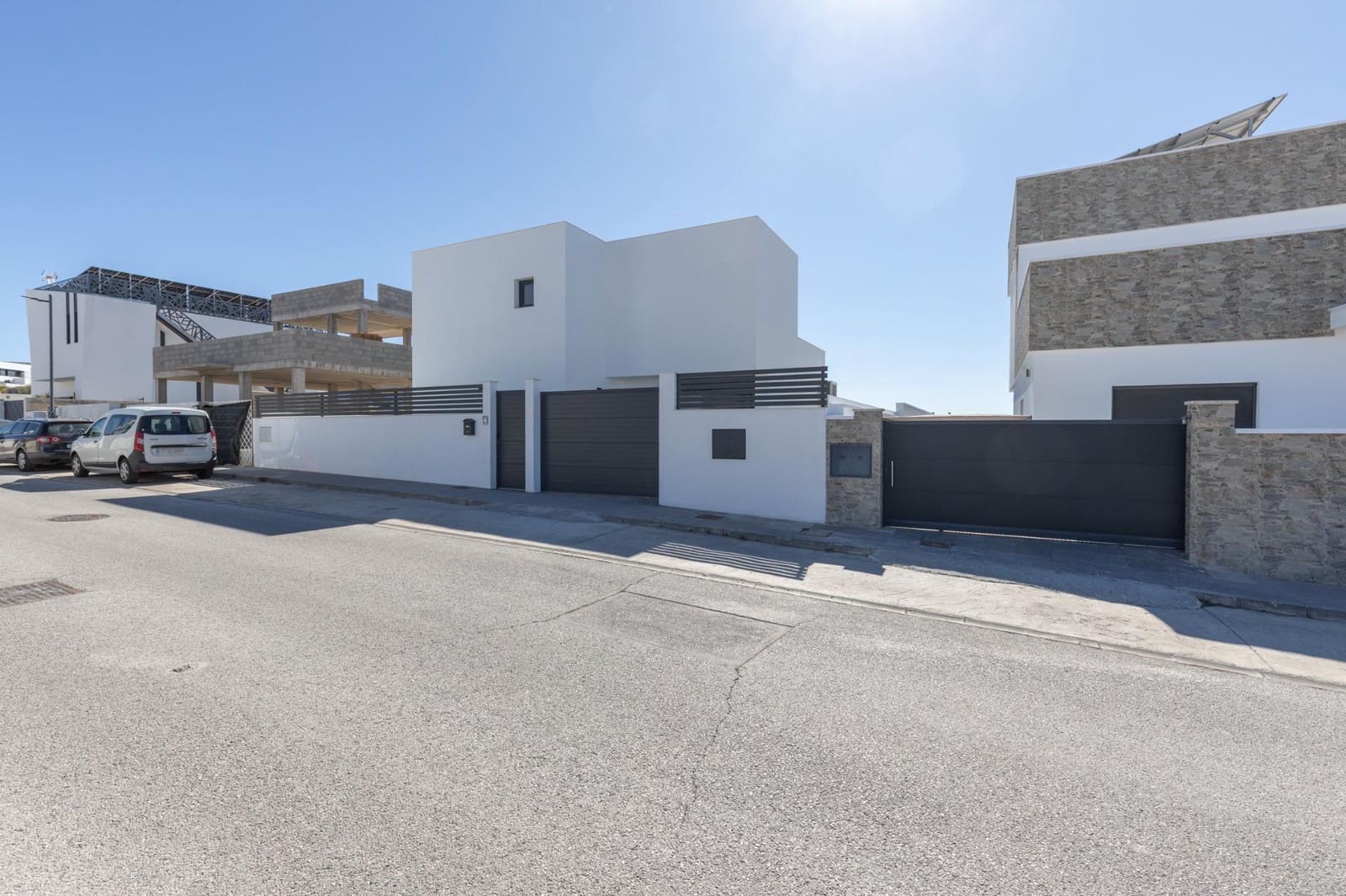 4 sovrum Villa till salu i La Zubia med pool garage - 395 000 € (Ref: 9748202)