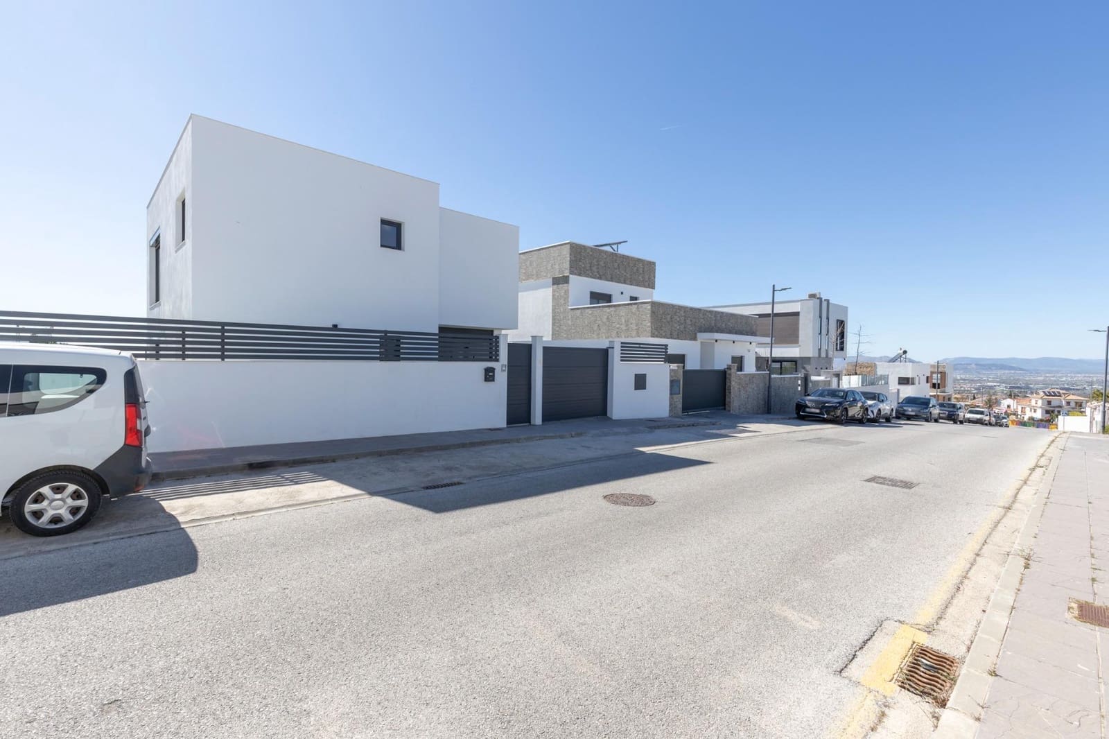 4 sovrum Villa till salu i La Zubia med pool garage - 395 000 € (Ref: 9748202)