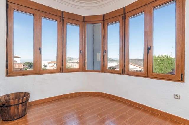 6 soveværelse Bungalow til salg i Peligros med garage - € 415.000 (Ref: 9748203)