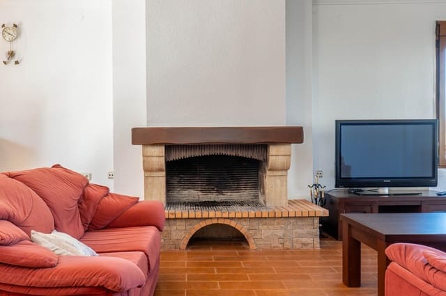 6 soveværelse Bungalow til salg i Peligros med garage - € 415.000 (Ref: 9748203)