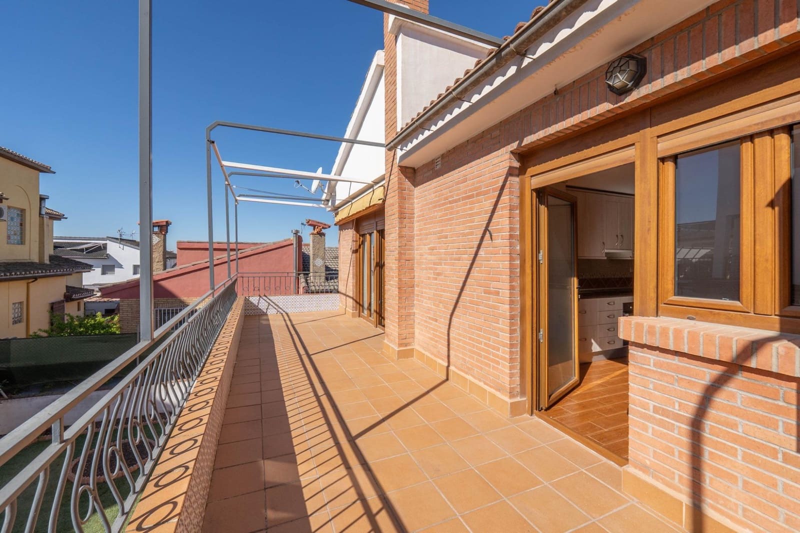 6 soveværelse Bungalow til salg i Peligros med garage - € 415.000 (Ref: 9748203)