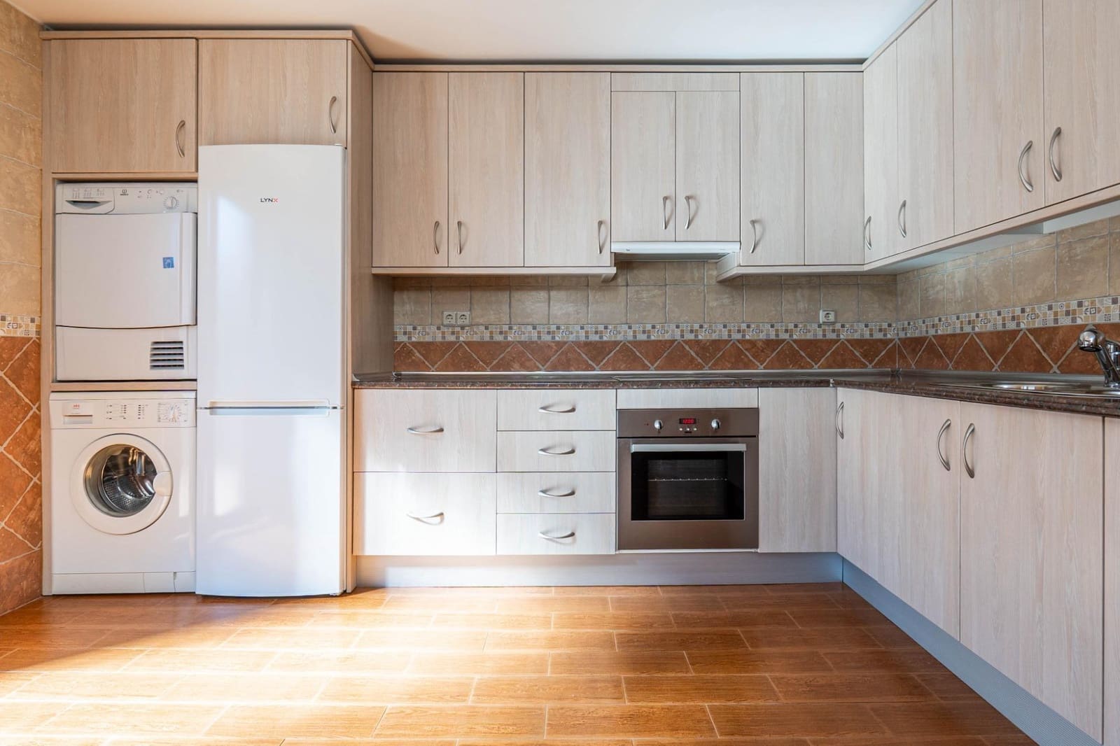 6 soveværelse Bungalow til salg i Peligros med garage - € 415.000 (Ref: 9748203)