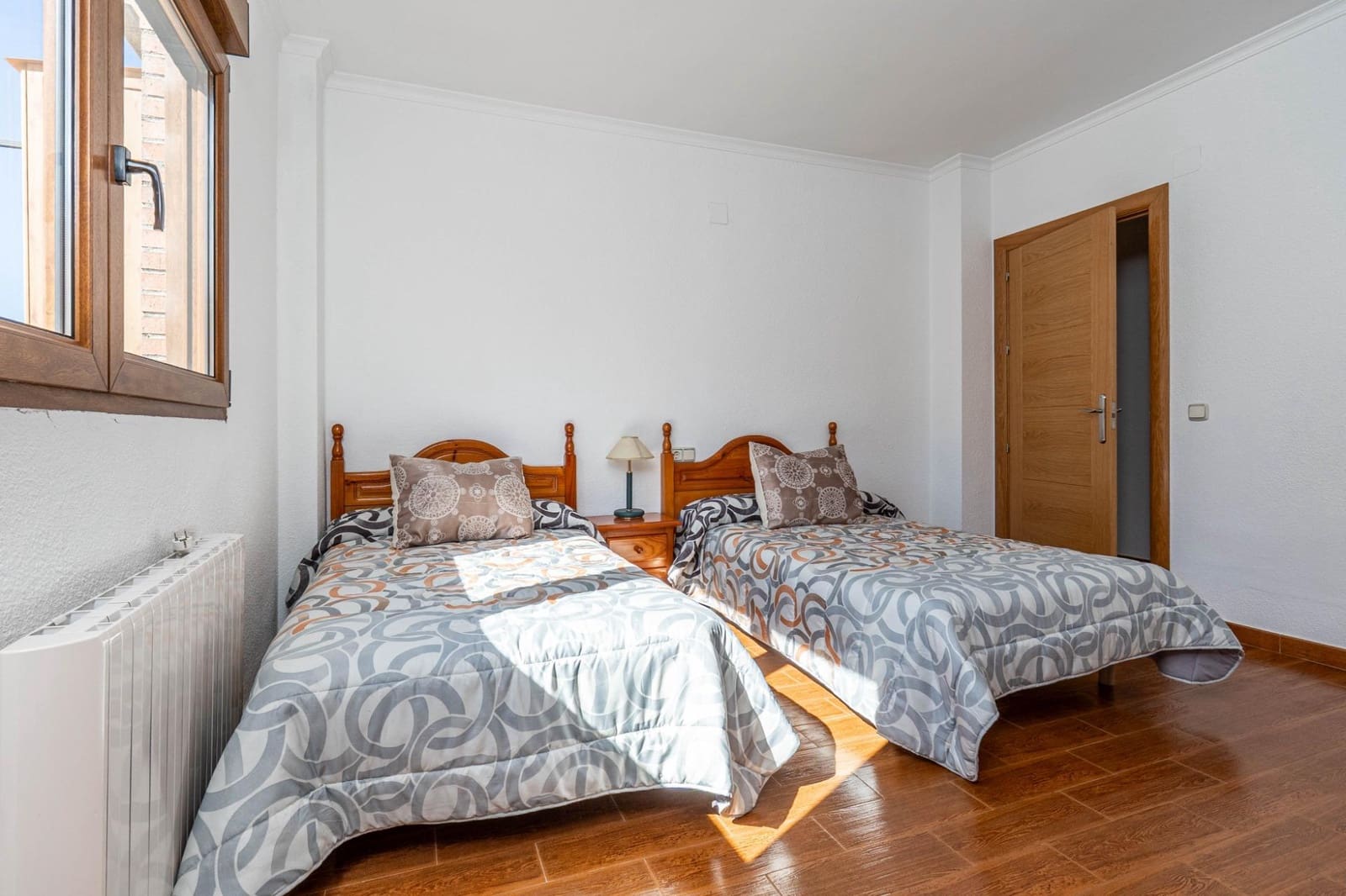 6 soveværelse Bungalow til salg i Peligros med garage - € 415.000 (Ref: 9748203)