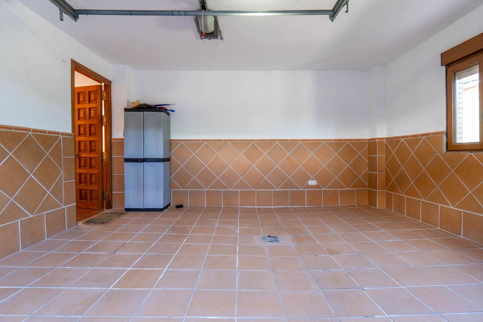 6 soveværelse Bungalow til salg i Peligros med garage - € 415.000 (Ref: 9748203)