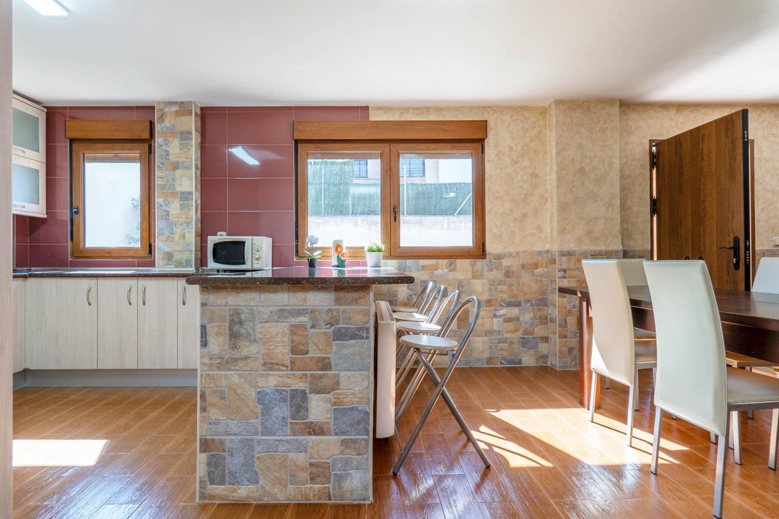 6 soveværelse Bungalow til salg i Peligros med garage - € 415.000 (Ref: 9748203)