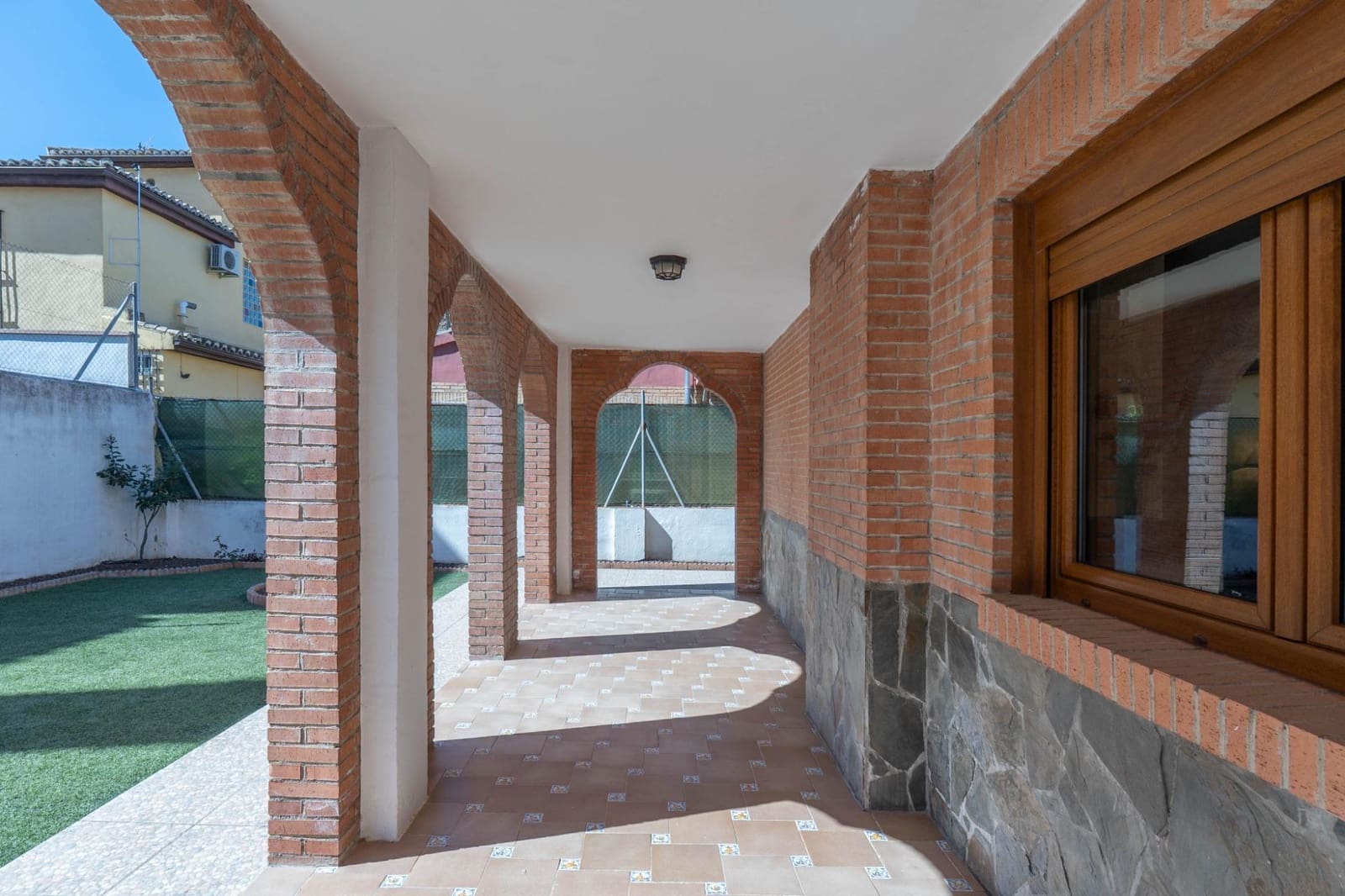 6 soveværelse Bungalow til salg i Peligros med garage - € 415.000 (Ref: 9748203)