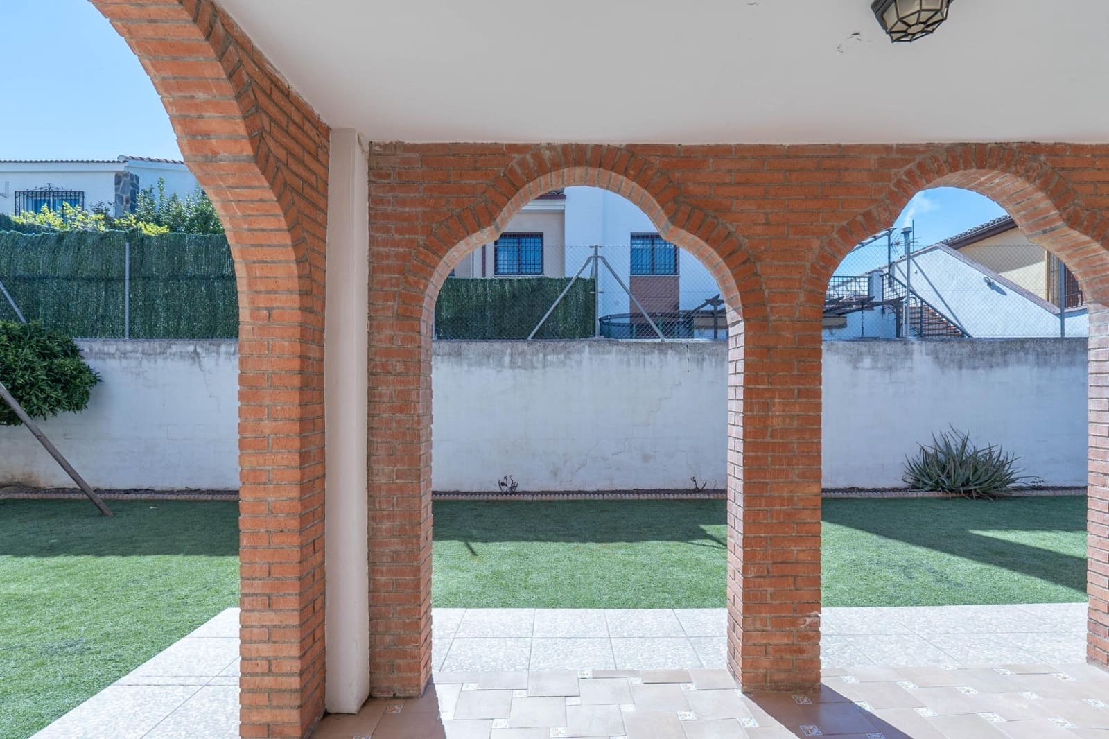 6 soveværelse Bungalow til salg i Peligros med garage - € 415.000 (Ref: 9748203)