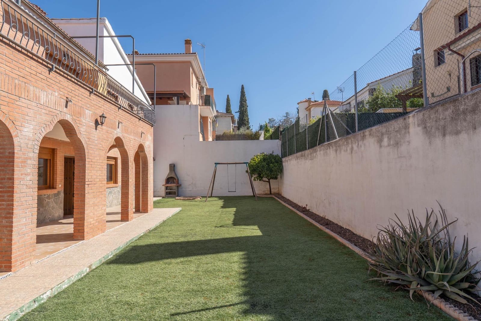 6 soveværelse Bungalow til salg i Peligros med garage - € 415.000 (Ref: 9748203)