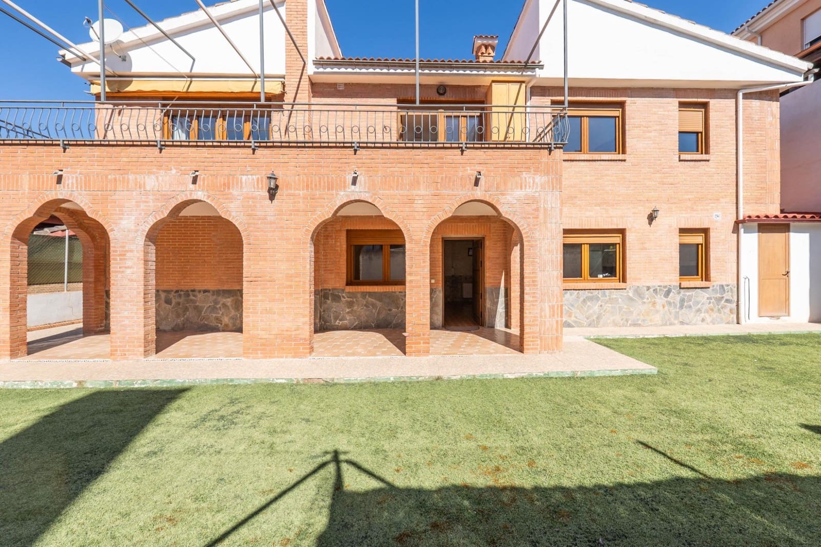 6 soveværelse Bungalow til salg i Peligros med garage - € 415.000 (Ref: 9748203)