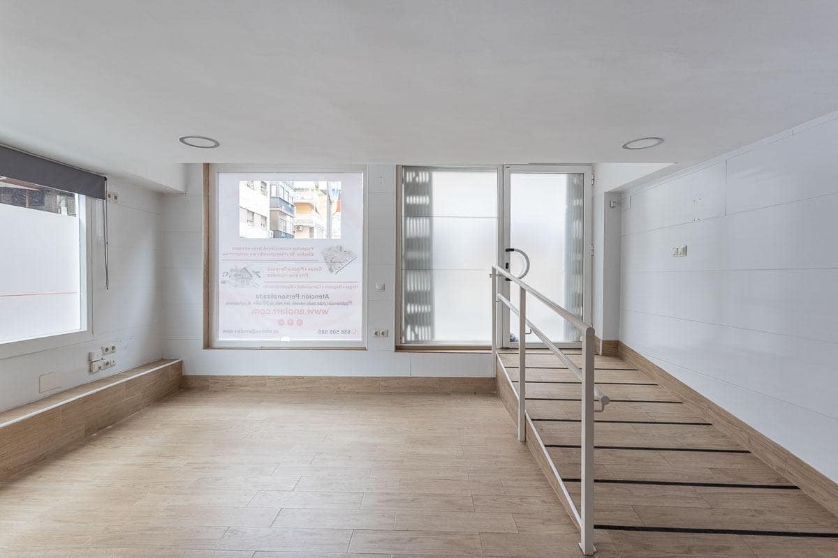 Kommersiell til salgs i Granada by - € 64 900 (Ref: 9752295)