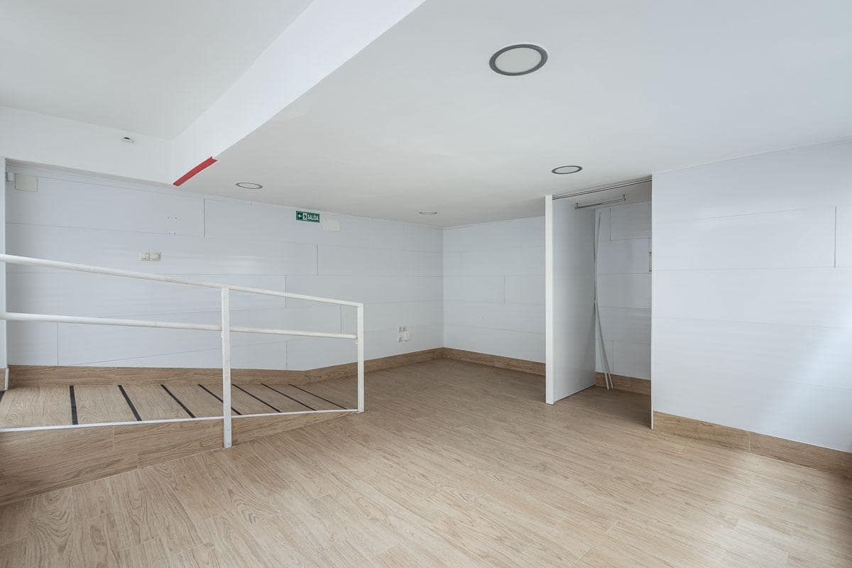 Kommersiell til salgs i Granada by - € 64 900 (Ref: 9752295)