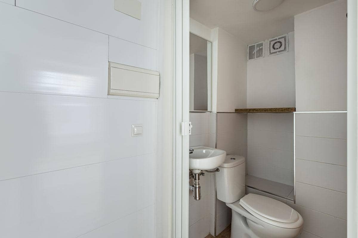 Kommersiell til salgs i Granada by - € 64 900 (Ref: 9752295)