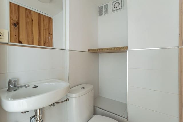 Kommersiell til salgs i Granada by - € 64 900 (Ref: 9752295)