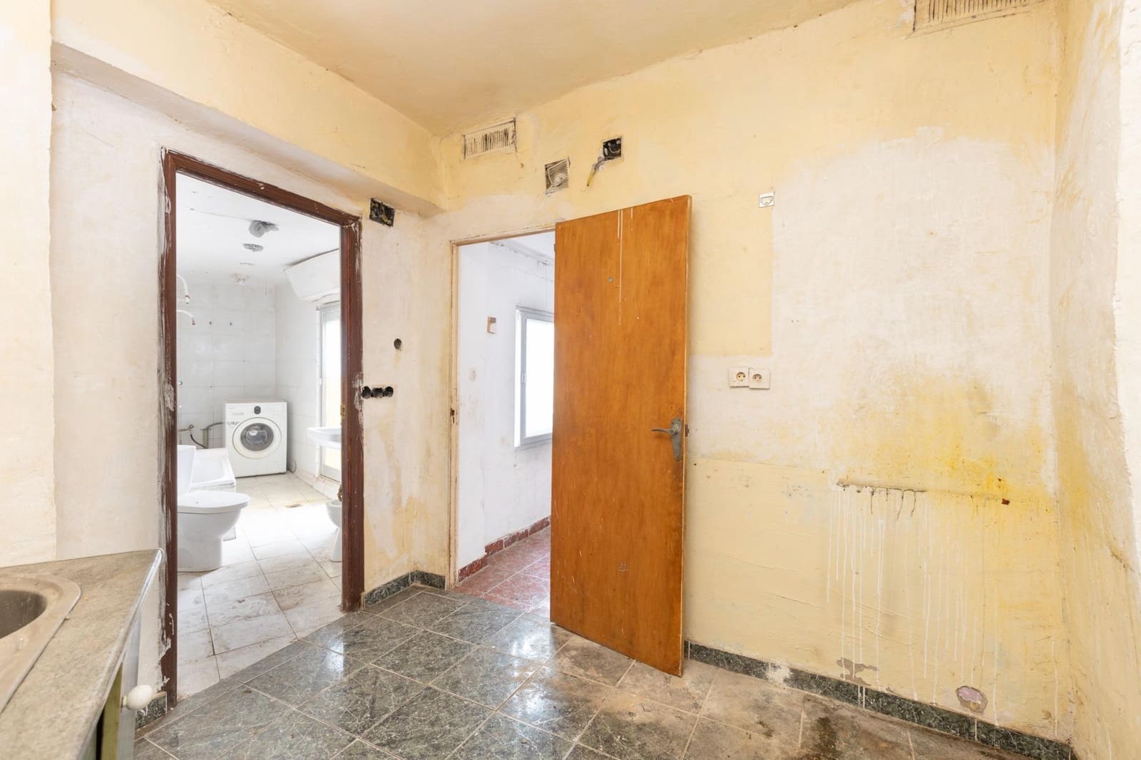 5 soverom Hus til salgs i Granada by med garasje - € 170 000 (Ref: 9752301)