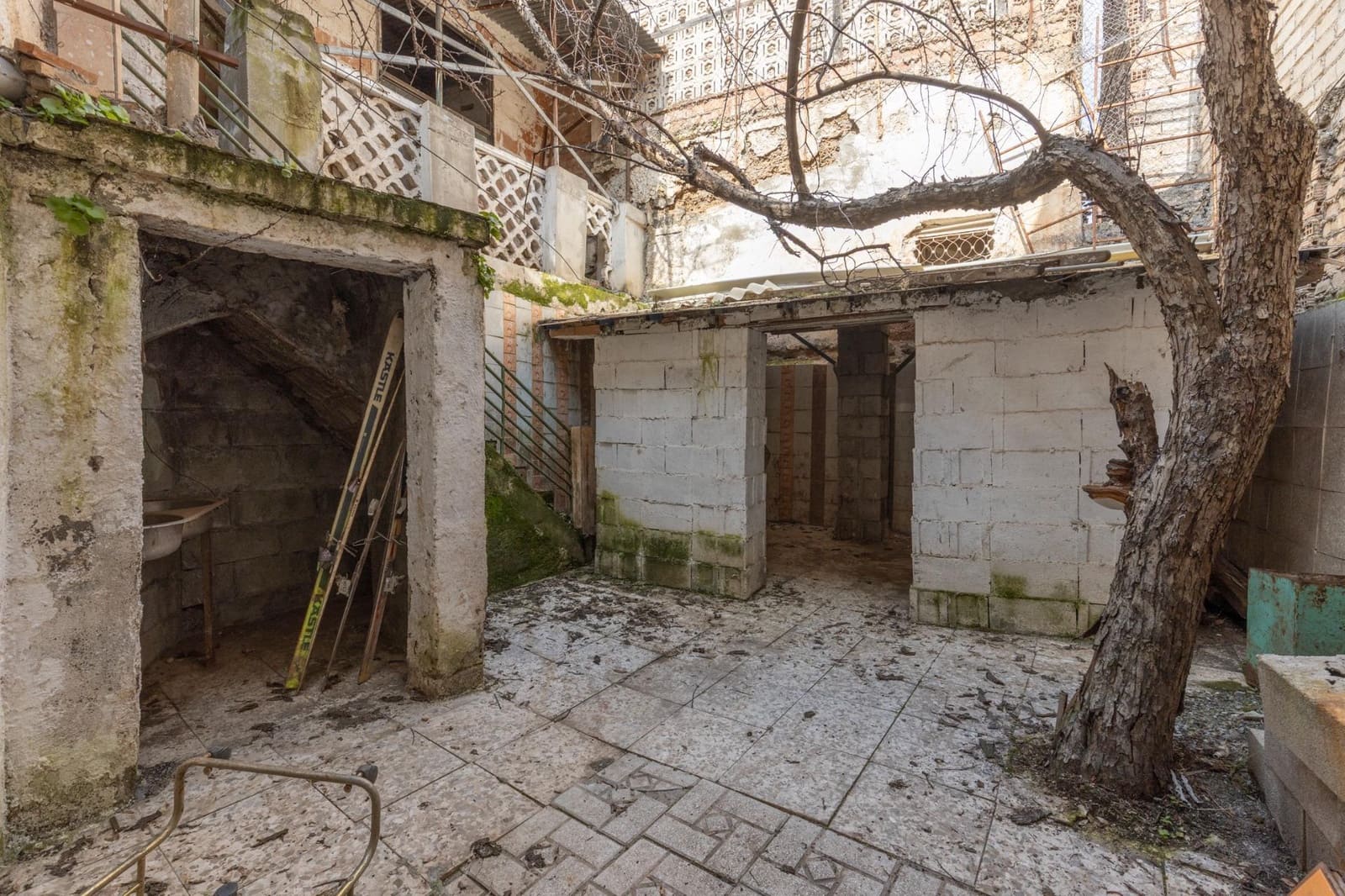 5 soverom Hus til salgs i Granada by med garasje - € 170 000 (Ref: 9752301)