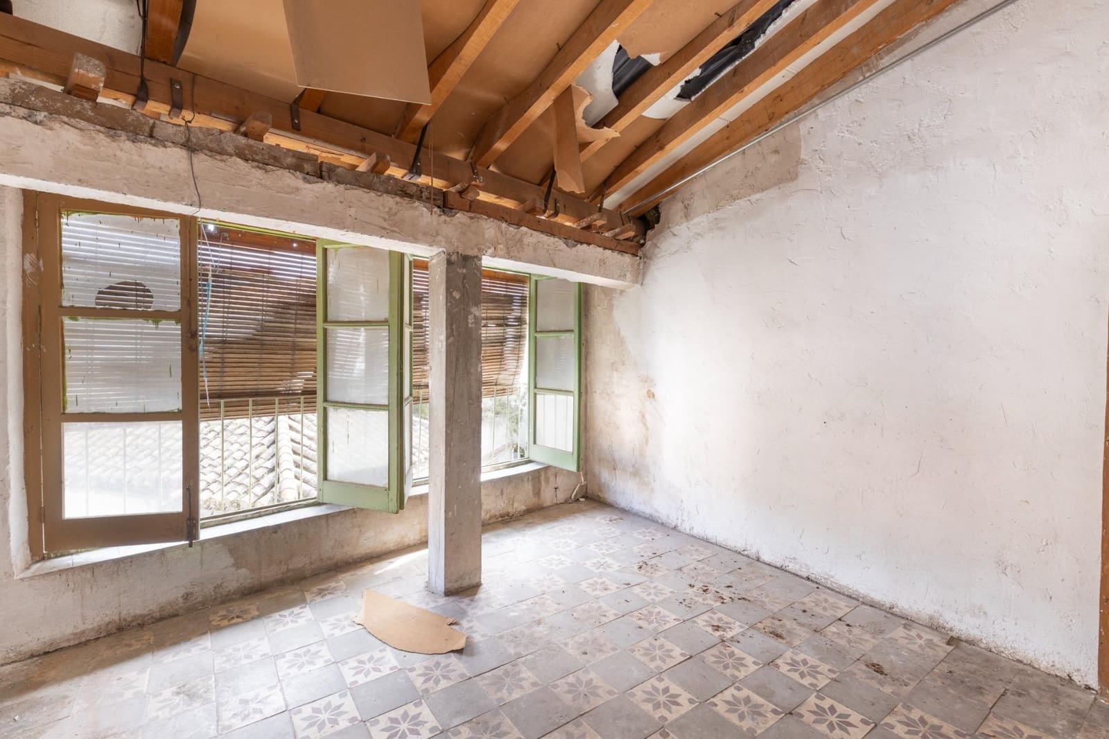 5 soverom Hus til salgs i Granada by med garasje - € 170 000 (Ref: 9752301)