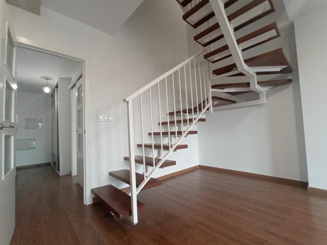 2 makuuhuone Kattohuoneisto vuokrattavana paikassa Ogíjares mukana 
autotalli - 850 € (Ref: 9755966)