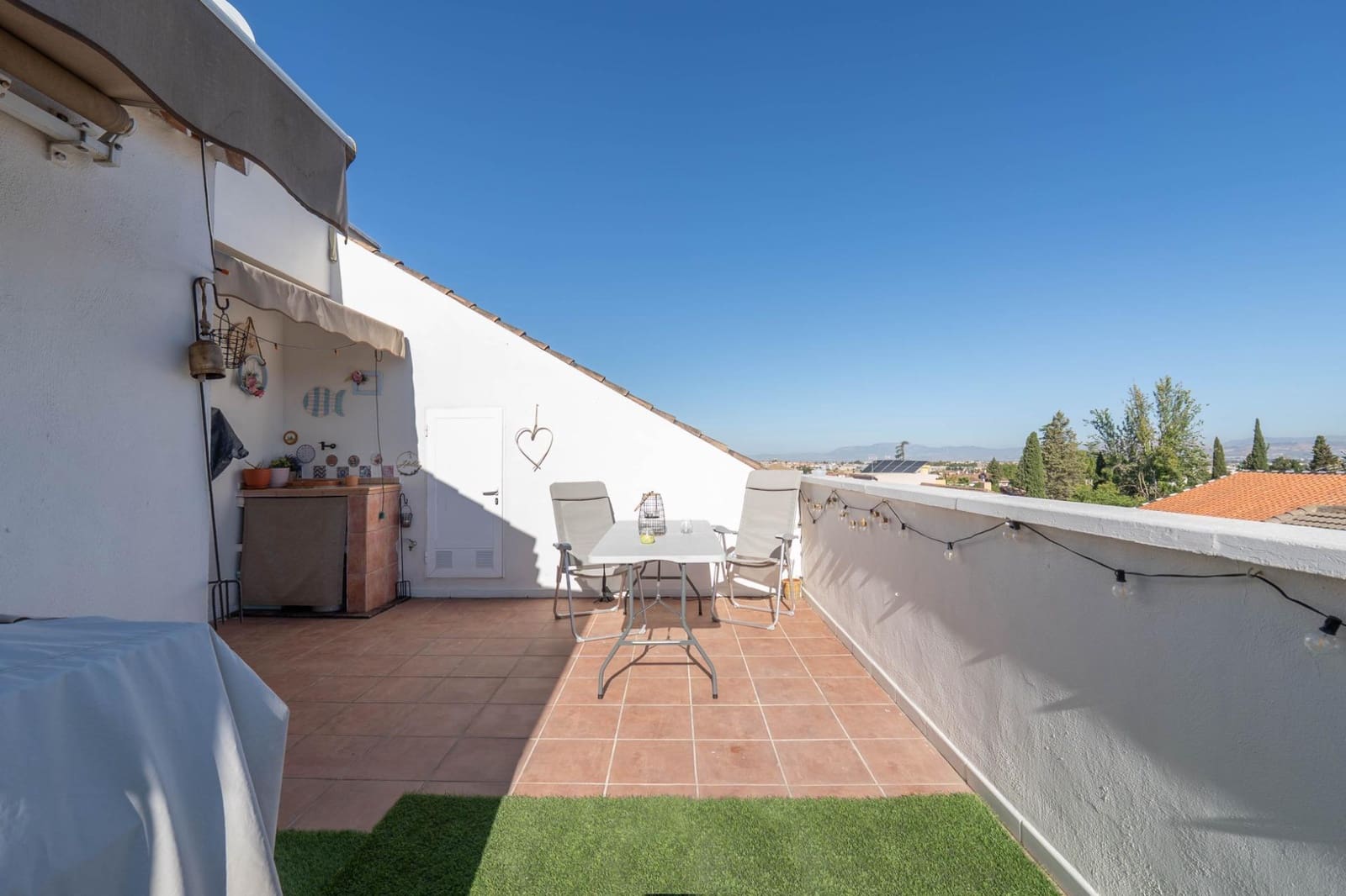 2 makuuhuone Kattohuoneisto vuokrattavana paikassa Ogijares mukana 
autotalli - 850 € (Ref: 9755966)