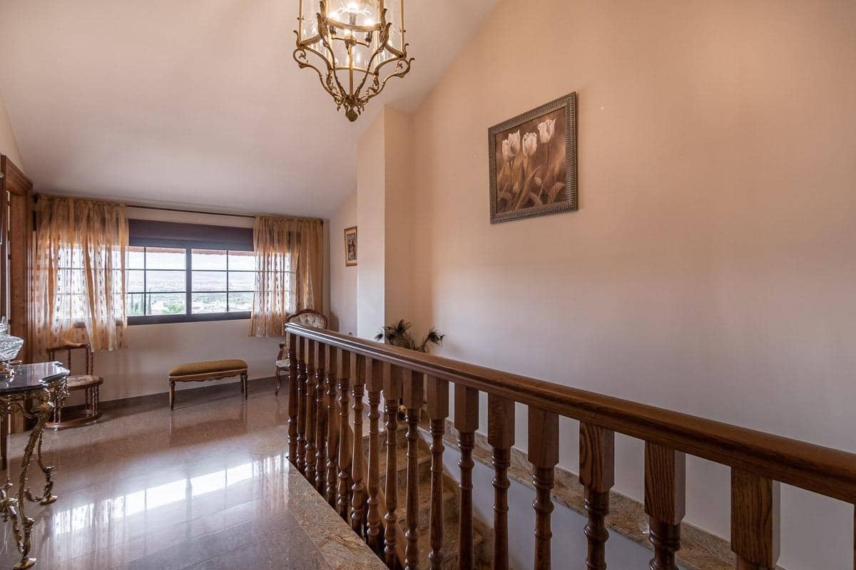 7 quarto Quinta/Casa Rural para venda em Huetor Vega com piscina garagem - 790 000 € (Ref: 9755971)