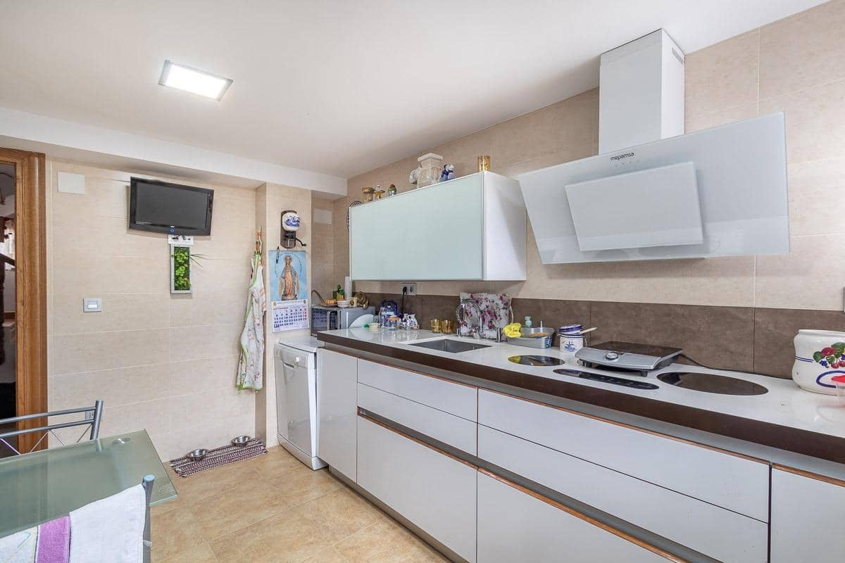 7 quarto Quinta/Casa Rural para venda em Huetor Vega com piscina garagem - 790 000 € (Ref: 9755971)