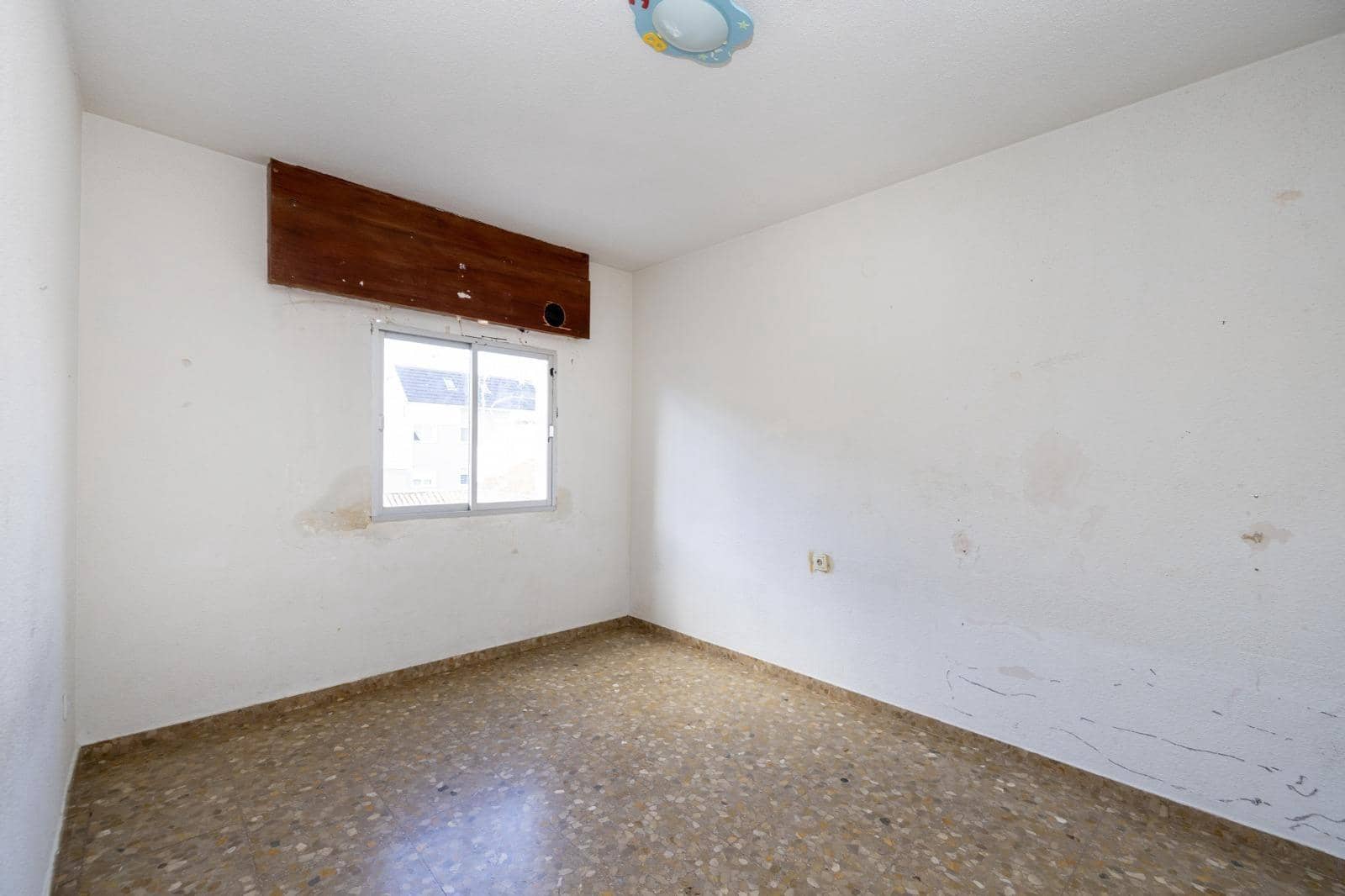 5 soverom Villa til salgs i La Zubia med svømmebasseng garasje - € 225 000 (Ref: 9758224)