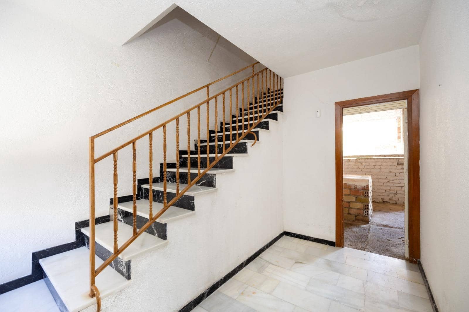 5 soverom Villa til salgs i La Zubia med svømmebasseng garasje - € 225 000 (Ref: 9758224)