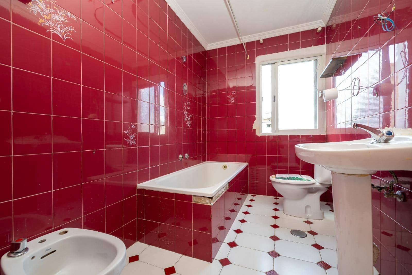 5 soverom Villa til salgs i La Zubia med svømmebasseng garasje - € 225 000 (Ref: 9758224)