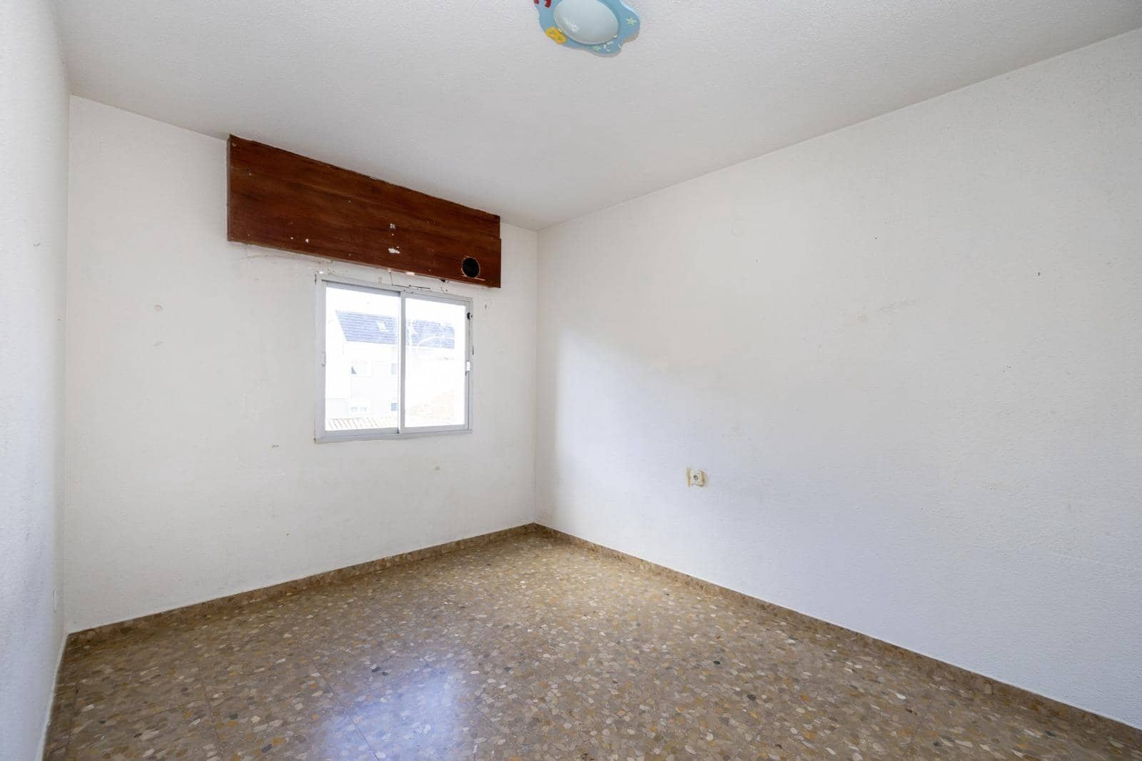 5 soverom Villa til salgs i La Zubia med svømmebasseng garasje - € 225 000 (Ref: 9758224)