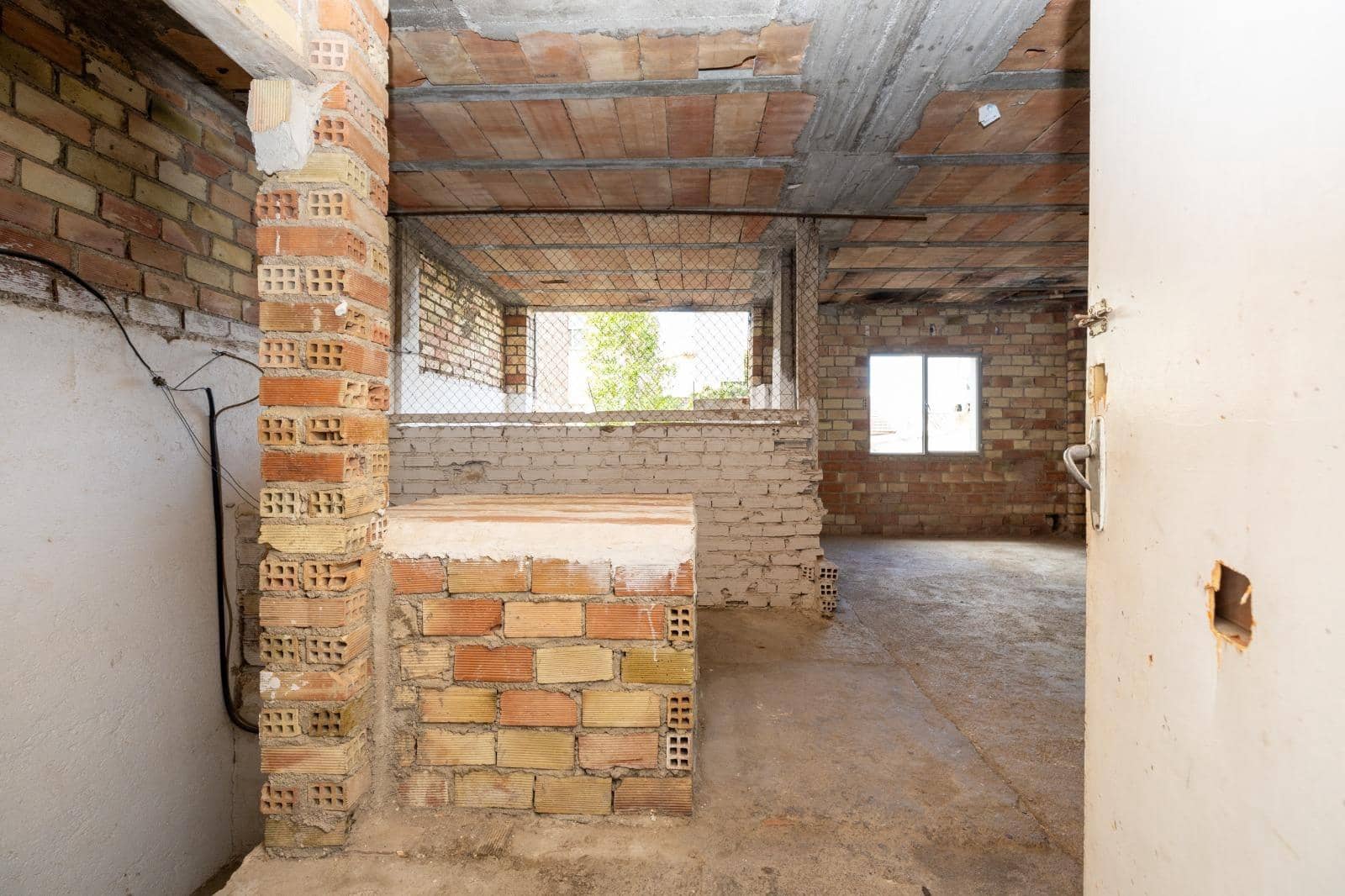 5 soverom Villa til salgs i La Zubia med svømmebasseng garasje - € 225 000 (Ref: 9758224)