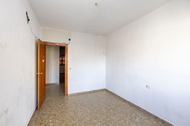 5 soveværelse Villa til salg i La Zubia med swimmingpool garage - € 199.000 (Ref: 9758224)