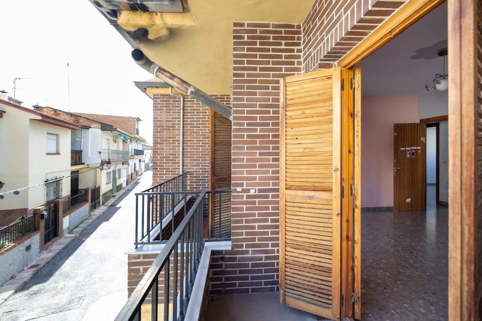 5 soverom Villa til salgs i La Zubia med svømmebasseng garasje - € 225 000 (Ref: 9758224)