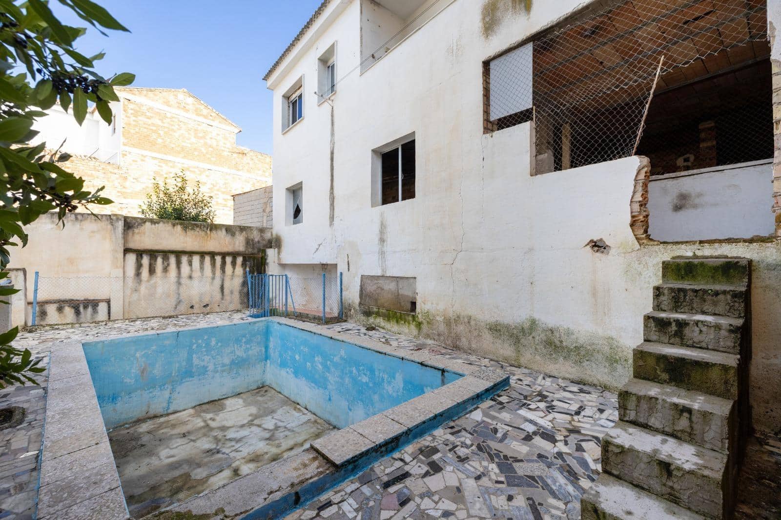 5 soverom Villa til salgs i La Zubia med svømmebasseng garasje - € 225 000 (Ref: 9758224)