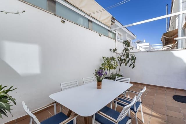 Adosado de 4 habitaciones en Churriana de la Vega en venta con garaje - 345.000 € (Ref: 9762174)