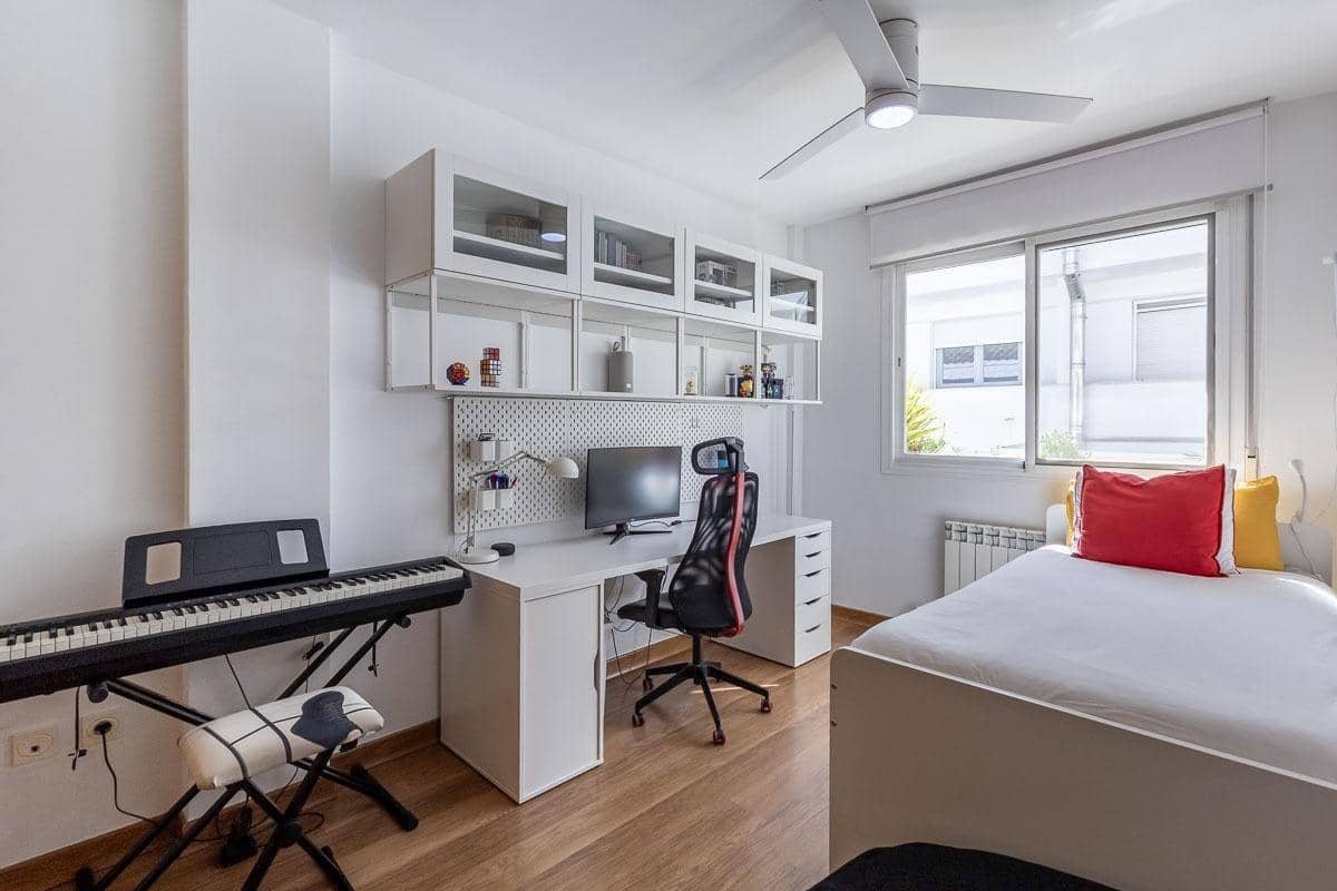 4 Zimmer Reihenhaus zu verkaufen in Churriana de la Vega mit Garage - 345.000 € (Ref: 9762174)