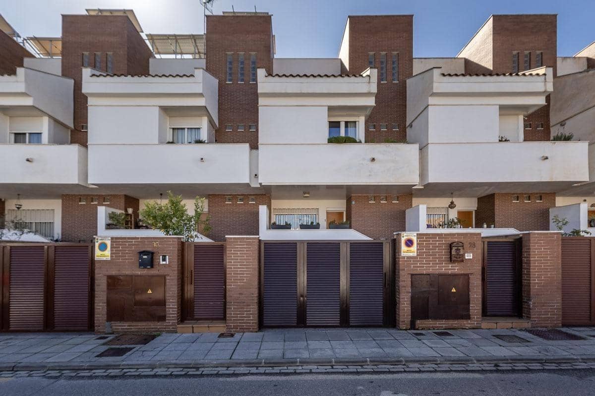 4 Zimmer Reihenhaus zu verkaufen in Churriana de la Vega mit Garage - 345.000 € (Ref: 9762174)