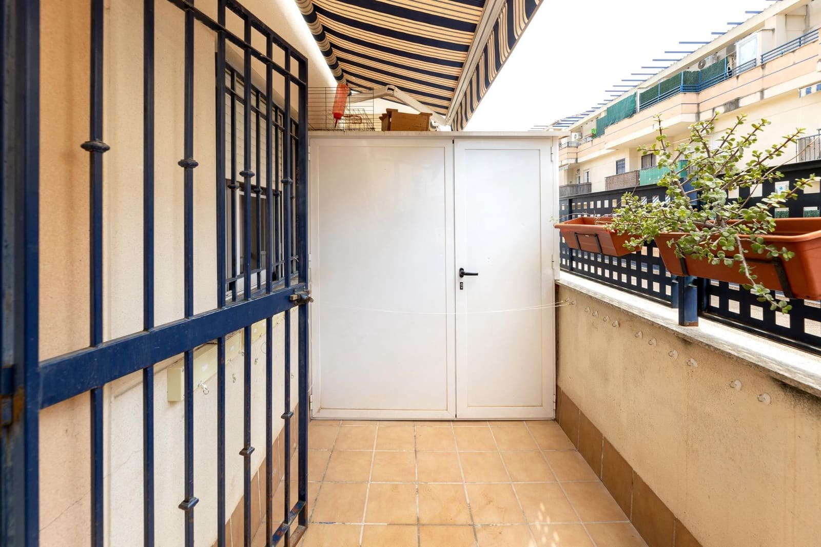 3 soveværelse Lejlighed til salg i Las Gabias med swimmingpool garage - € 190.000 (Ref: 9770840)